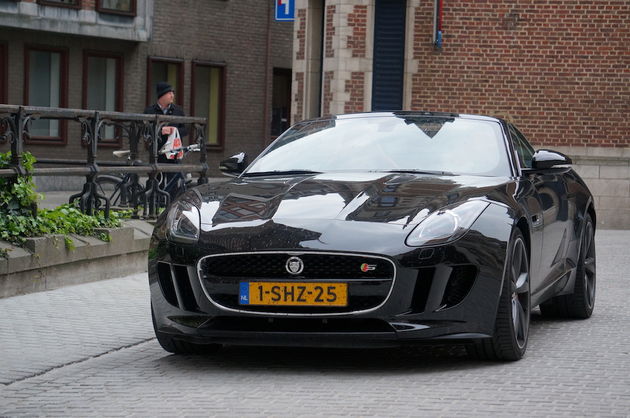 Jaguar_F-Type_S_black_2