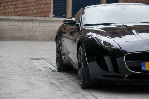 Jaguar_F-Type_S_black_3